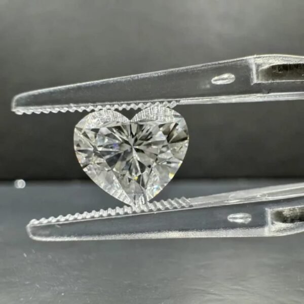 Diamond VVS1-D Heart - Image 4