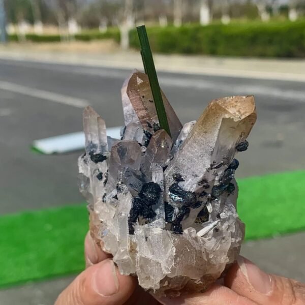 Green tourmaline specimen - Image 8
