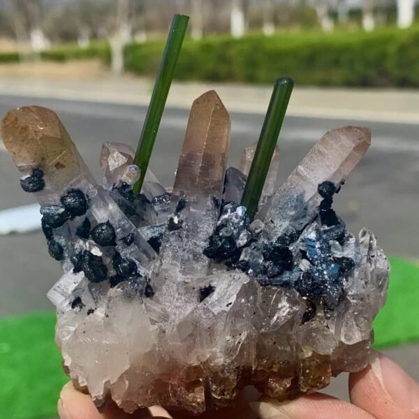 Green tourmaline specimen - Image 5