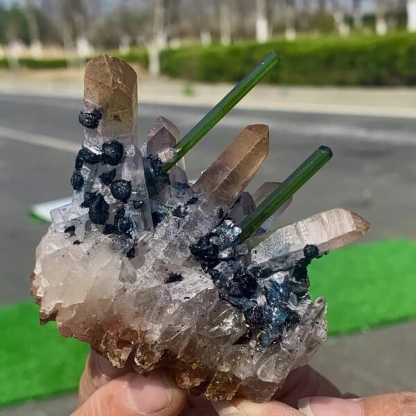Green tourmaline specimen - Image 2