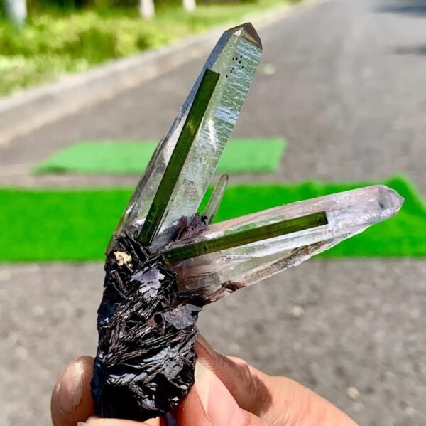 Green v shape tourmaline specimen - Image 3