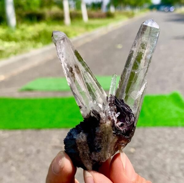 Green v shape tourmaline specimen - Image 6
